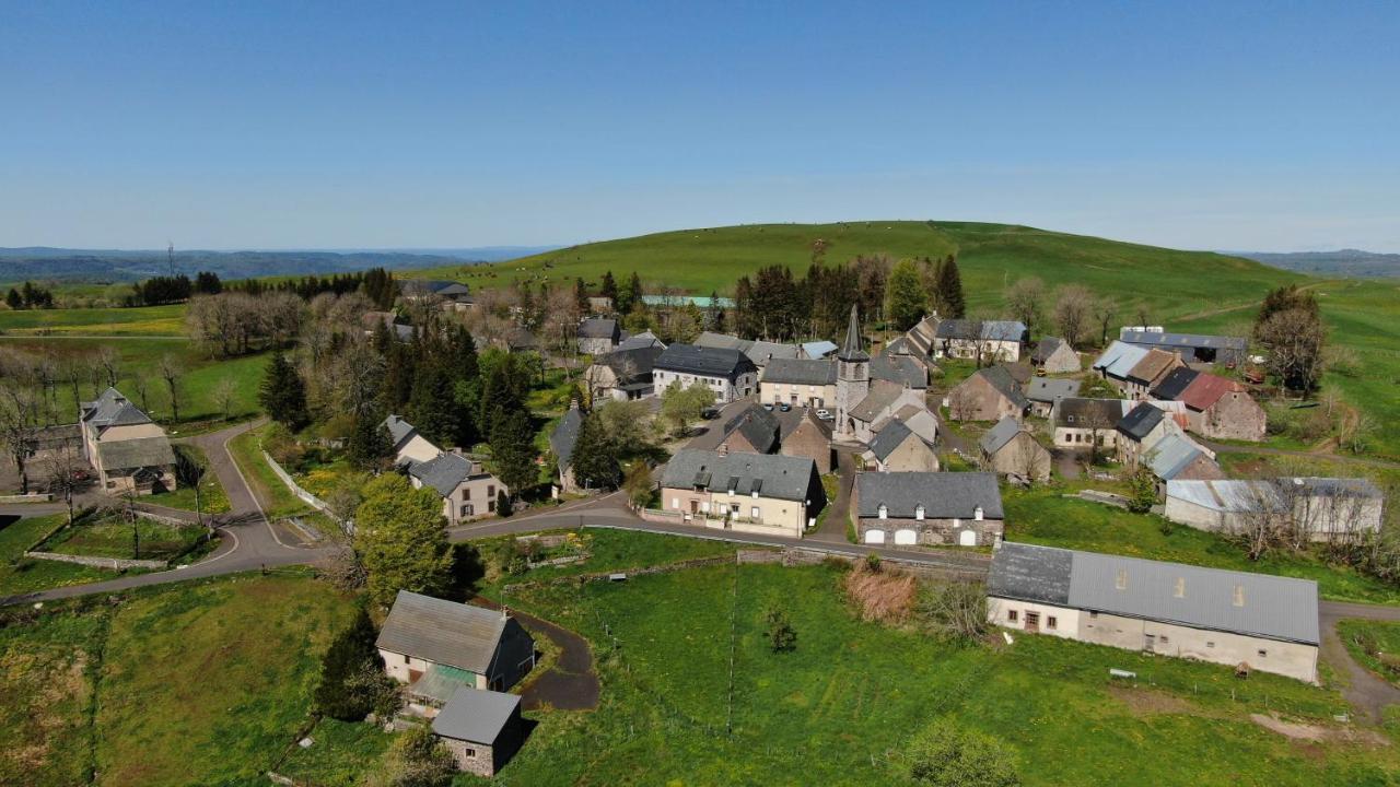 Auberge du Cezallier Montgreleix Exterior foto