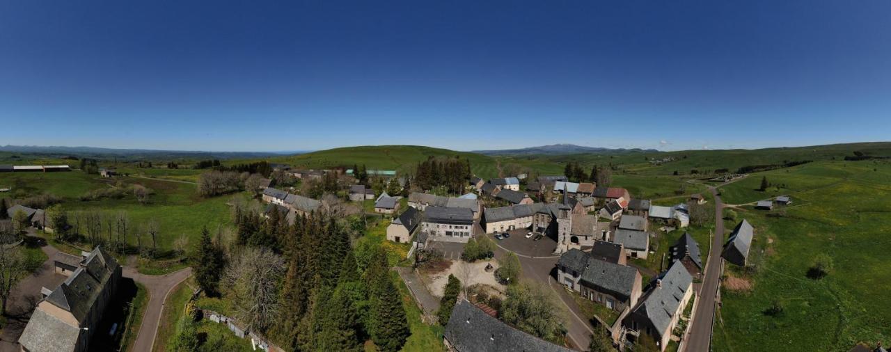 Auberge du Cezallier Montgreleix Exterior foto