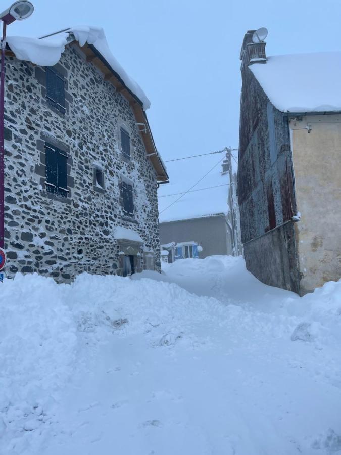Auberge du Cezallier Montgreleix Exterior foto