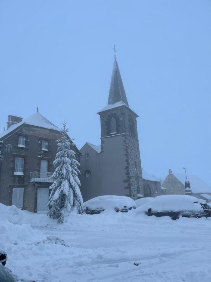 Auberge du Cezallier Montgreleix Exterior foto
