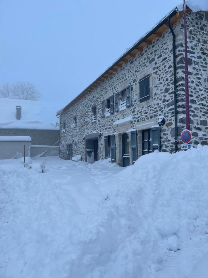 Auberge du Cezallier Montgreleix Exterior foto